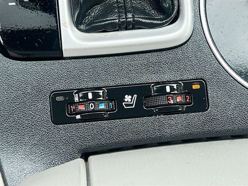 Used 2015 Toyota Highlander Limited image 15