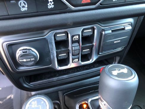 New 2025 Jeep Wrangler Unlimited Sahara w/ Safety Group AWD/4WD image 26