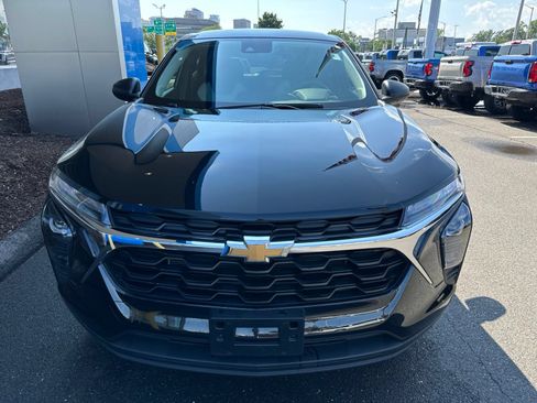 Used 2026 Chevrolet Trax LS FWD image 2