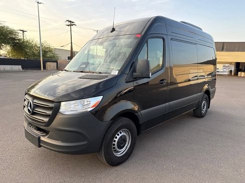 Used 2025 Mercedes-Benz Sprinter 2500 image 4