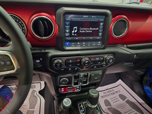 Used 2023 Jeep Gladiator Rubicon w/ Trailer Tow Package AWD/4WD image 24