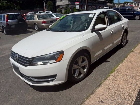 Used 2012 Volkswagen Passat 2.5 SE FWD image 1