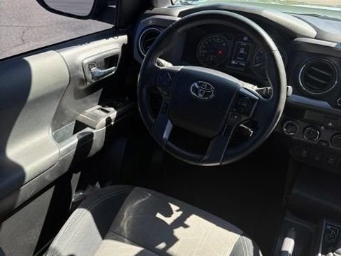 Used 2021 Toyota Tacoma TRD Off-Road w/ Technology Package AWD/4WD image 8