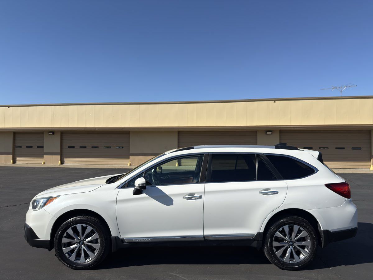 Used 2017 Subaru Outback 3.6R Touring w/ Popular Package #5A AWD/4WD image 4