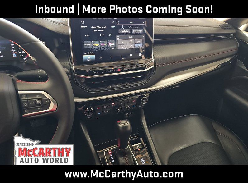 Used 2025 Jeep Compass Trailhawk AWD/4WD image 12