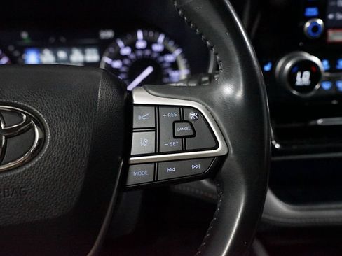 Used 2022 Toyota Highlander XSE FWD image 13