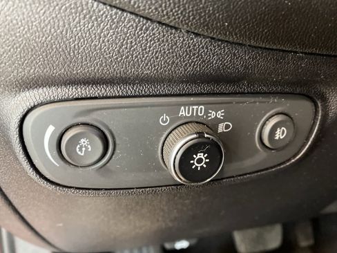 Used 2018 Chevrolet Equinox Premier image 19