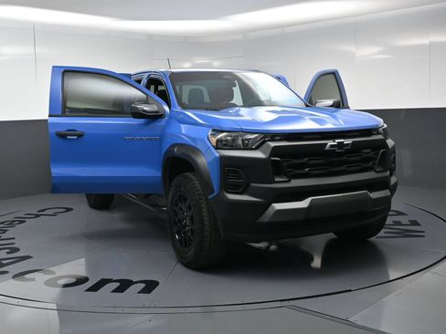 Used 2025 Chevrolet Colorado Trail Boss AWD/4WD image 22