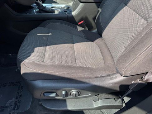 Used 2023 Chevrolet Traverse LT FWD image 15