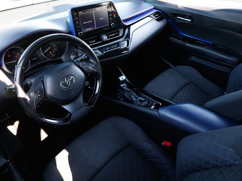 Used 2020 Toyota C-HR XLE image 4