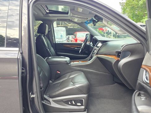 Used 2016 Cadillac Escalade Premium AWD/4WD image 34