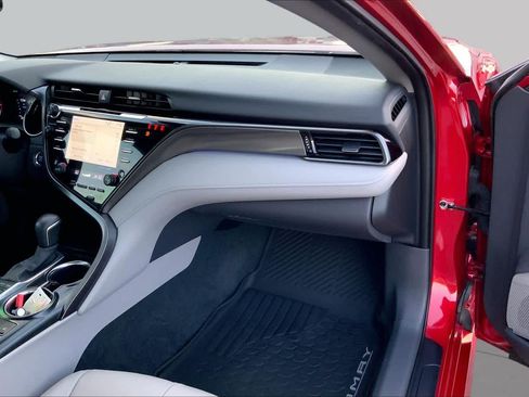 Used 2020 Toyota Camry XSE FWD image 16