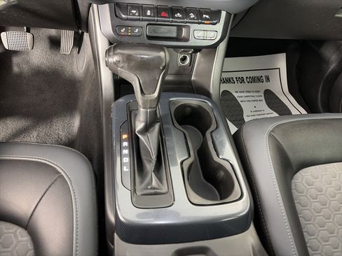 Used 2019 Chevrolet Colorado Z71 AWD/4WD image 32