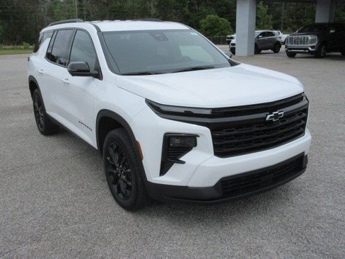 New 2026 Chevrolet Traverse LT w/ Midnight/Sport Edition FWD image 4