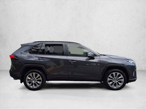 Used 2019 Toyota RAV4 XLE Premium FWD image 4