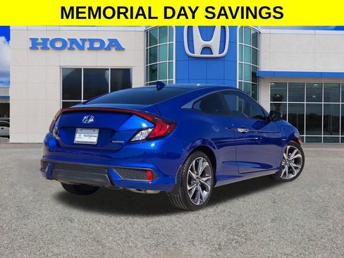 Used 2019 Honda Civic Touring image 3
