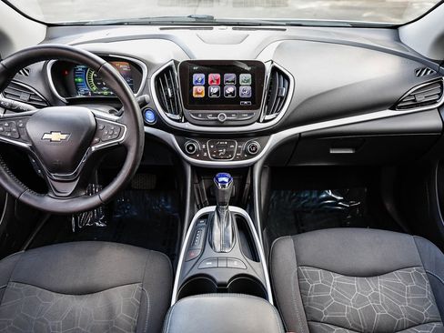 Used 2017 Chevrolet Volt LT w/ Comfort Package image 10
