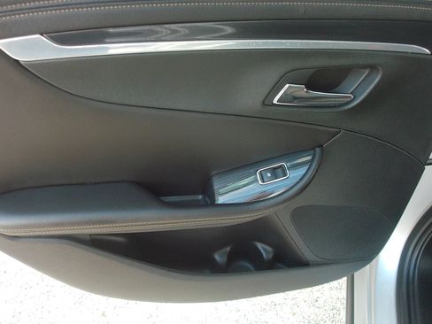Used 2017 Chevrolet Impala LT FWD image 33