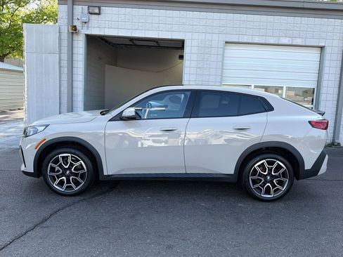 Used 2026 BMW X2 xDrive28i AWD/4WD image 2