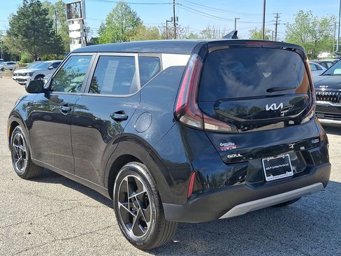 Used 2024 Kia Soul EX image 3