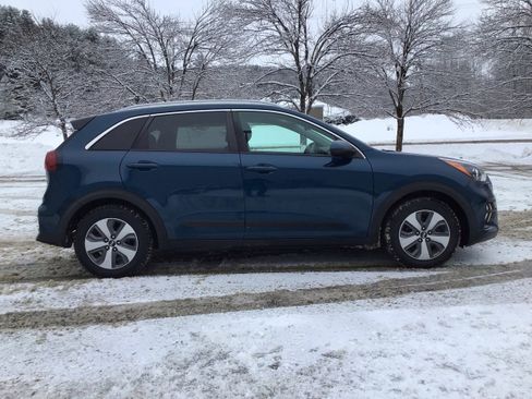 Used 2020 Kia Niro LX image 8