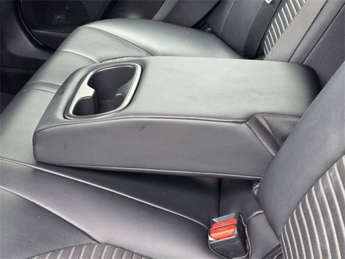 Used 2020 Toyota Camry SE image 10