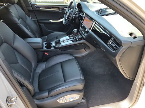 Certified 2023 Porsche Macan S AWD/4WD image 28