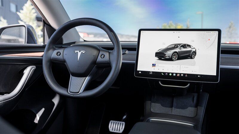 Used 2022 Tesla Model Y Performance AWD/4WD image 19