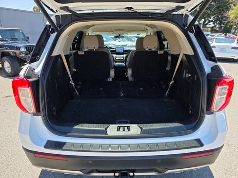 Used 2022 Ford Explorer XLT w/ Equipment Group 202A AWD/4WD image 12