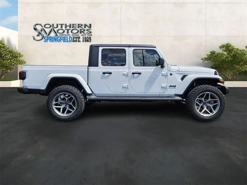 New 2024 Jeep Gladiator Sport image 6