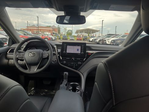 Used 2023 Toyota Camry SE w/ Cold Weather Package AWD/4WD image 18