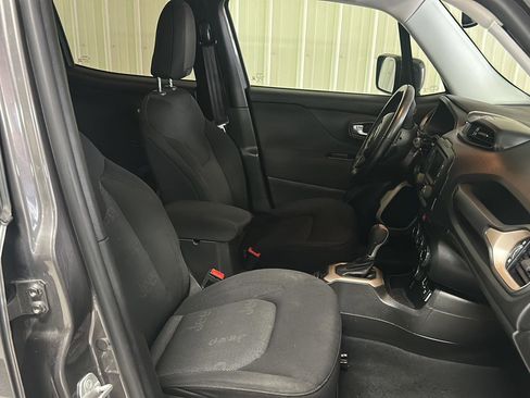 Used 2017 Jeep Renegade Latitude w/ Popular Equipment Group AWD/4WD image 13