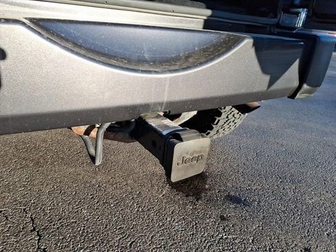 Used 2018 Jeep Wrangler Unlimited Sahara w/ Connectivity Group image 20