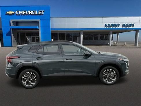 Certified 2026 Chevrolet Trax LT FWD image 4