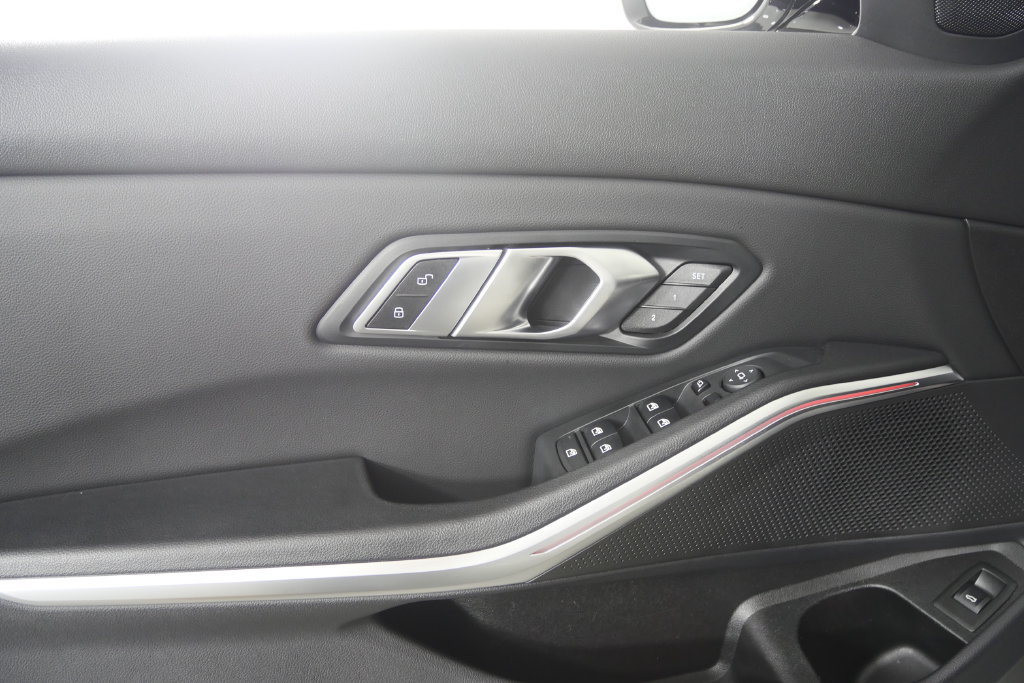 Used 2022 BMW M340i RWD image 8
