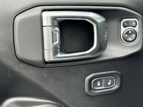 Used 2023 Jeep Wrangler Unlimited Sport AWD/4WD image 14