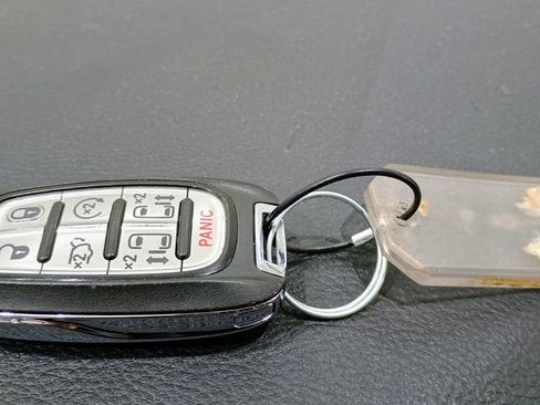 Used 2023 Chrysler Pacifica Limited image 27