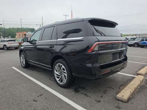 Used 2026 Lincoln Navigator Reserve AWD/4WD image 7