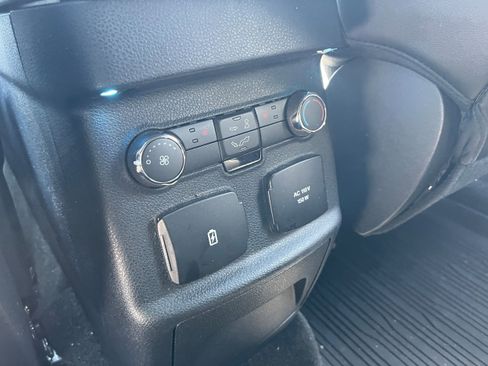 Used 2018 Ford Explorer Platinum AWD/4WD image 10