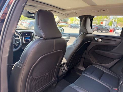 Used 2023 Volvo XC40 B5 Plus w/ Protection Package Premier AWD/4WD image 15