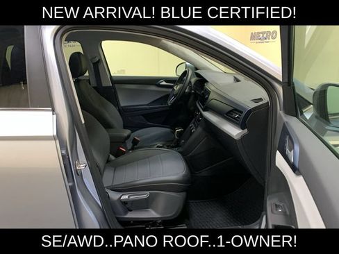 Used 2022 Volkswagen Taos SE w/ Panoramic Sunroof Package FWD image 12