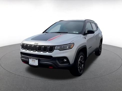 Used 2025 Jeep Compass Trailhawk AWD/4WD image 6