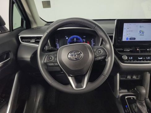 Used 2024 Toyota Corolla Cross XLE FWD image 21