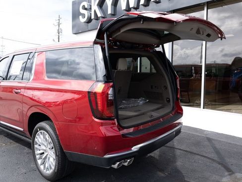 New 2026 GMC Yukon XL Denali w/ Sun & Power Step Package AWD/4WD image 26