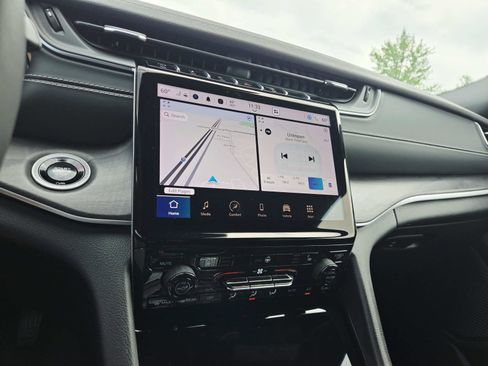 Used 2024 Jeep Grand Cherokee L Limited w/ Black Appearance Package image 27