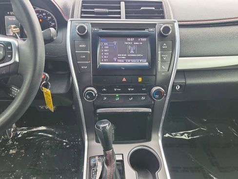 Used 2015 Toyota Camry SE image 30