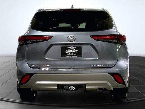 Used 2022 Toyota Highlander Platinum AWD/4WD image 4