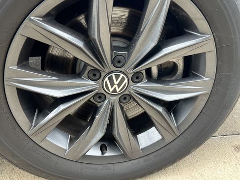 Certified 2023 Volkswagen Tiguan SE w/ Panoramic Sunroof Package FWD image 11