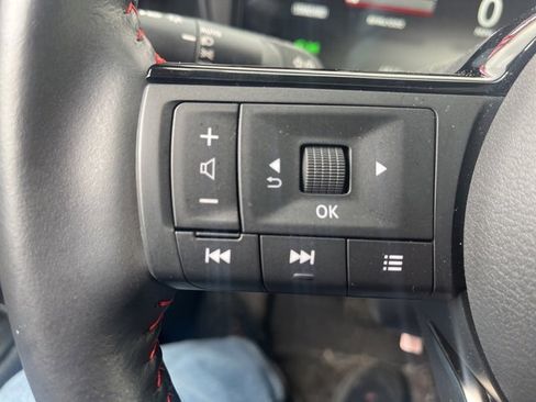 Used 2025 Nissan Kicks SR w/ SR Premium Package image 15