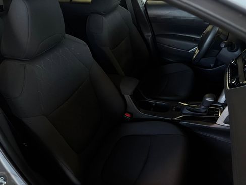 Used 2025 Toyota Corolla Cross LE image 35